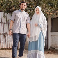 Mengunggah foto bersama suaminya, Achmad Hulaefi, netizen berbondong-bondong mendoakan hubungan mereka semakin harmonis dan langgeng. Foto: Instagram/LindswellKwok