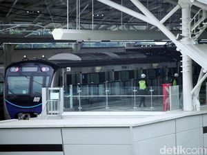 MRT Jakarta Kebanjiran Penumpang Imbas Demo Mahasiswa