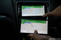 Mirroring dari ponsel ke head unit.