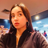 Merasa kesal karena Oktovia menuduhnya membuat tuduhan palsu, Bella pun menggunggah video aksi bintang sinetron Cinta Tiada Ganti itu berdansa dalam keadaan mabuk dengan suaminya. Bella mengaku memiliki tiga video yang menampilkan kebersamaan Aliff dan Oktovia. Foto: Dok. Instagram @oktoviamanrose