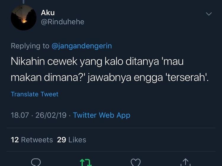 Cuitan Netizen yang Mau Nikahin Cewek Cuek Ketika Makan
