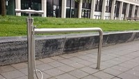 Tempat parkir sepeda ini dilengkapi dengan pompa untuk ban. Istimewa/Boredpanda.