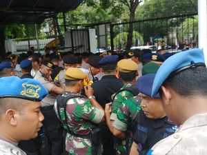 Ada Apel Siaga Umat PA 212, Polri-TNI Berjaga di Depan Gedung KPU