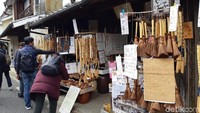 Uchiko Town menawarkan romansa Zaman Edo yang instagrammable. Suasana teduh dan tenang kawasan ini bikin siapa pun ingin terus foto-foto. (Bonauli/detikTravel)(Bonauli/detikTravel)