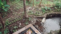 Sedang liburan ke Jogja, Ringgo dan Sabai mengajak Bjorka mampir untuk menikmati makanan enak. Gaya anak dan bapak kok sama ya?  Foto: Instagram@sabaidieter