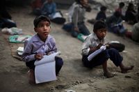 Penjual Makanan Ini Berikan Makanan Gratis untuk Anak Kecil di Pinggir Jalan