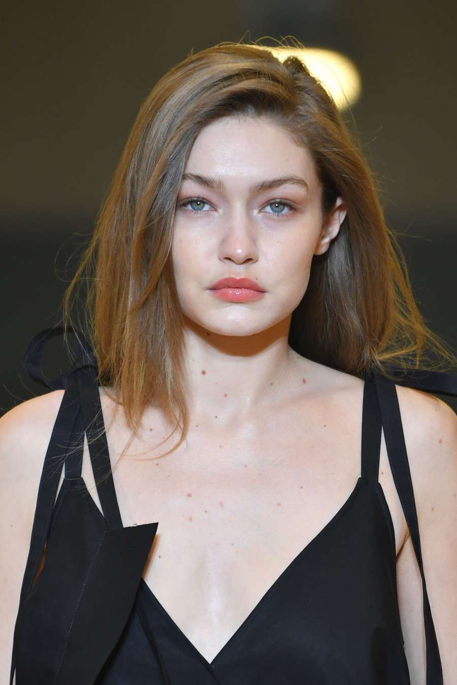 Penampilan Gigi Hadid Di Paris Fashion Week Usai Bikin Heboh