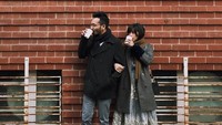Melbourne juga pernah jadi tujuan Clara jalan-jalan plus kulineran. Jam 7 pagi, ia menikmati secangkir kopi hangat. Slurpp! Foto: Instagam lucedaleco