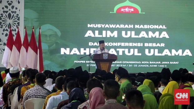 Wakil Presiden Jusuf Kalla menutup Musyawarah Nasional Alim Ulama dan Konferensi Besar Nahdlatul Ulama (NU) di Pondok Pesantren Miftahul Huda Al-Azhar, Kota Banjar, Jawa Barat, Jumat (1/3).