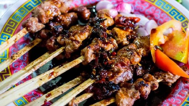 Makan Ayam Serundeng Murah Hingga Sate Kambing Enak di Jakarta Pusat