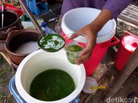 Sluurp! Segarnya Dawet dari Tepung Pisang dan Daun Pisang yang Kaya Khasiat