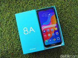 Unboxing Honor 8A, Smartphone Murah Desain Cukup Mewah