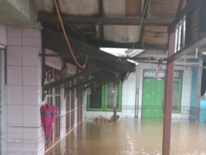 6 Rumah Rusak Diterjang Banjir Bandang di Pangalengan