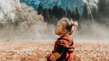 Apple pun menjadi salah satu perusahaan yang terus mengembangkan teknologi mutakhir di ponsel milik mereka dengan beragam kecanggihan fitur termasuk kecanggihan kamera di tiap produk terbaru iPhone. Salah satunya kecanggihan kamera di iPhone 8 Plus seperti di foto ini. Istimewa/Dok. Boredpanda.