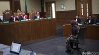 Novanto pun mempertemukan Kotjo dengan Eni sebagai anggota DPR yang membidangi energi, riset, teknologi, dan lingkungan hidup. Eni pun memperkenalkan Kotjo dengan Direktur Utama PLN Sofyan Basir agar bisa mengerjakan proyek PLTU Riau-1. Setelah Novanto terjerat kasus proyek e-KTP, Eni melaporkan perkembangan proyek PLTU Riau-1 kepada Plt Ketum Partai Golkar Idrus Marham. Ketika itu, Idrus, yang menjabat Sekjen Golkar, menggantikan Novanto selaku Ketum Golkar saat itu.