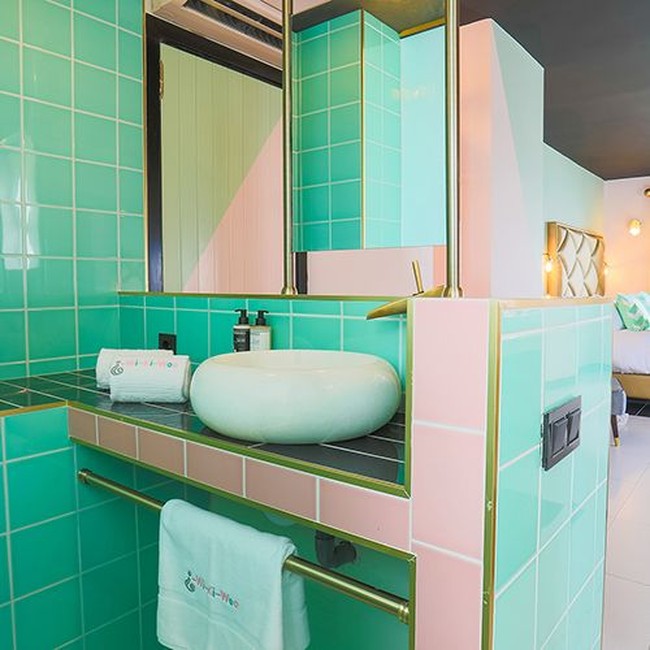 Hotel Wi-Ki-Woo dirancang bergaya art deco dengan sentuhan kekinian. Interior maupun eksterior berkesan playful yang terinspirasi dari hangatnya Pantai Selatan Miami. Foto: Dok. Wi-Ki-Woo Hotel Ibiza