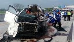 Truk vs Fortuner di Tol Madiun Tewaskan 3 Orang