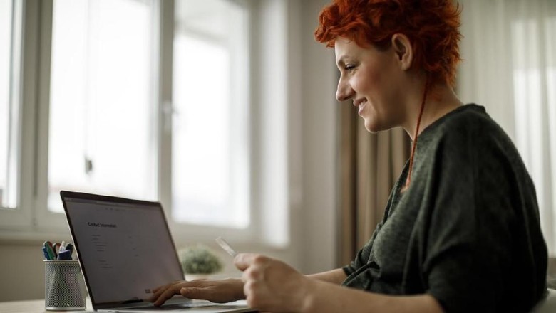 Trik agar Bunda Tidak Boros Saat Belanja Online/ Foto: istock Trik agar Bunda Tidak Boros Saat Belanja Online/ Foto: istock