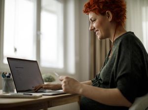 Trik agar Bunda Tidak Boros Saat Belanja Online