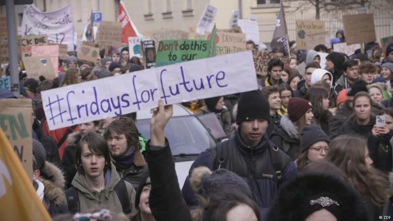 Ribuan Siswa di Hamburg Gelar Unjuk Rasa Untuk Perlindungan Iklim Ribuan Siswa di Hamburg Gelar Unjuk Rasa Untuk Perlindungan Iklim