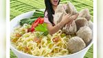 Netizen Edit Gaun Syahrini yang Disamakan dengan Warna Makanan