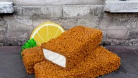 Chciken katsu ini, disajikan dengan irisan jeruk lemon dan selada. Uniknya, semua ini terbuat dari bahan-bahan daur ulang yang ramah lingkungan. Foto: Instagram @lor_k_life