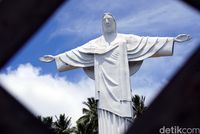 Patung ini tingginya hampir 30 meter (Wahyu/detikTravel)