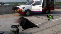 Berdasarkan keterangan dari Kanit Laka Polres Madiun Iptu Nanang Cahyono, tiga korban itu masih satu keluarga, dan saat ini telah berada di kamar jenazah RSUD Caruban.