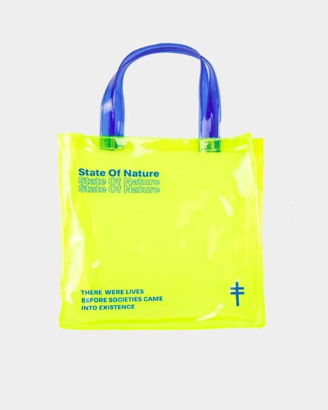 Selain yang berbahan kain, tas dari PVC juga cocok menyimpan barang-barang belanjaan. State Of Nature PVC Bag dari brand Monstore ini pun cocok disimpan dalam tas atau kendaraan jika suatu waktu diperlukan. Item ini dijual Rp 199 ribu. Foto: Bobobobo.