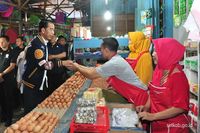 Pagi Ini Jokowi dan Iriana Asyik Blusukan ke Pasar Sentral Gorontalo