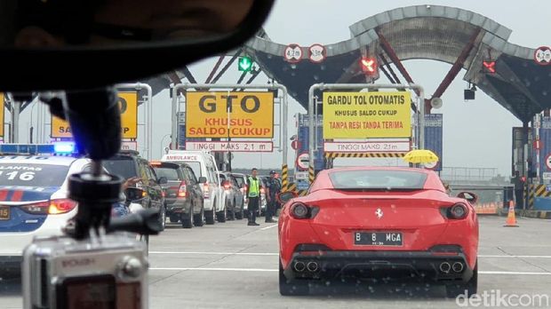Ferrari uji coba Tol 