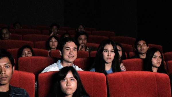 Foto Eksklusif Dilan 1991, Adegan Mana yang Bikin Baper? Foto Eksklusif Dilan 1991, Adegan Mana yang Bikin Baper?