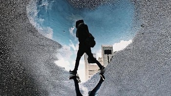 Hasil foto yang tampak apik memang tak semata-mata karena kecanggihan kamera. Kemampuan fotografer mencari dan memanfaatkan momen juga menjadi salah satu faktor terciptanya hasil foto yang ak hanya keren tetapi juga timeless. Istimewa/Dok. Boredpanda.