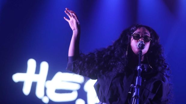 Hangatnya Penampilan H.E.R di BNI Java Jazz 2019