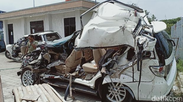 Kondisi Fortuner usai tebrakan