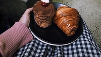 Istri dari Gempa ini juga mencicip croissant di Lune Croissanterie, Melbourne. Croissant mereka (sebagai produk utama) terkenal banget dan sungguh konsisten rasa serta teksturnya, tulisnya. Foto: Instagam lucedaleco