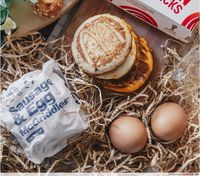 Demi Jaket Gratis, Ratusan Orang Rela Antre Hingga Menginap di Depan McDonald's