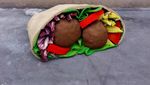 Keren! Food Art Ini Mendandani Kasur Bekas Jadi Bentuk Makanan