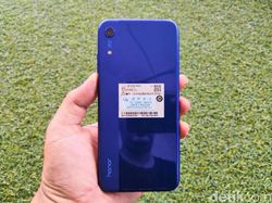 Unboxing Honor 8A, Smartphone Murah Desain Cukup Mewah