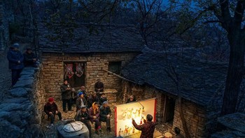 Shadow Puppetry kategori Culture karya fotografer Pan Jianhua asal China. (Foto: Sony)