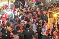 Pagi Ini Jokowi dan Iriana Asyik Blusukan ke Pasar Sentral Gorontalo