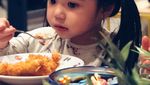 Romantisnya Papa Gading dan Gempi Saat Menikmati Makanan Berdua