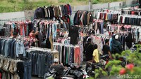 Para PKL menjual pakaian, topi, dll.