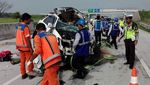 Truk vs Fortuner di Tol Madiun Tewaskan 3 Orang