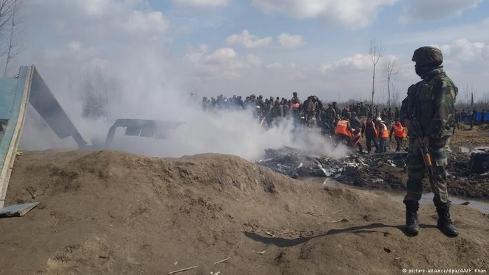 Ketegangan Pakistan-India Berlanjut di Kashmir, Penduduk Mengungsi