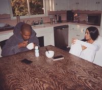 Foto Sarapan di Dapur Sederhana, Kim Kardashian dan Kanye West Diejek Netizen