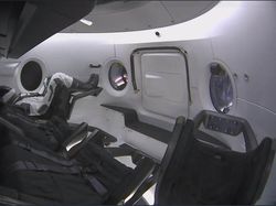 Potret Kece SpaceX Rapatkan Kapsul Luar Angkasa di ISS