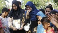 Nur Tompel meninggal tadi pagi setelah bolak-balik RS karena penyakit TB Paru. Pool/Palevi/detikFoto.