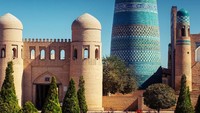 kota Khiva di Uzbekistan dikenal sebagai tempat lahirnya cabang matematika aljabar. Banyak pula ilmuwan Islam yang lahir dan belajar di kota ini. Kota yang menjadi situs warisan dunia ini dipenuhi beragam sisa-sisa peninggalan kejayaan kota ini di masa lalu, mulai dari istana hingga masjid yang masih terjaga keindahannya. Dok. Telegraph.
