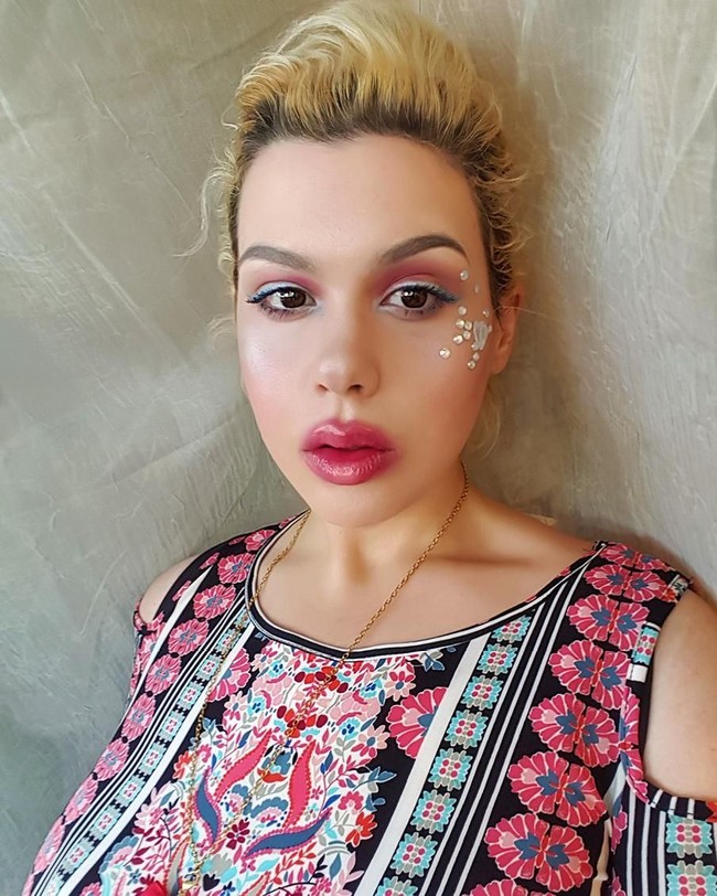 Tak hanya itu, Amber juga mulai memperbarui jenis makanan yang ia konsumsi. Hal tersebut membuat dirinya sukses menurunkan berat badan sebesar 181 kilogram. Selama tiga tahun terakhir, kehidupan wanita 26 tahun ini telah mengalami transformasi radikal. Foto: Dok. Instagram @amberrachdi